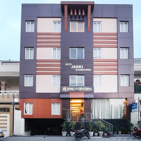 Hotel Janki International Sigra 2 Km From Kashi Vishwanath Temple 바라나시 외부 사진