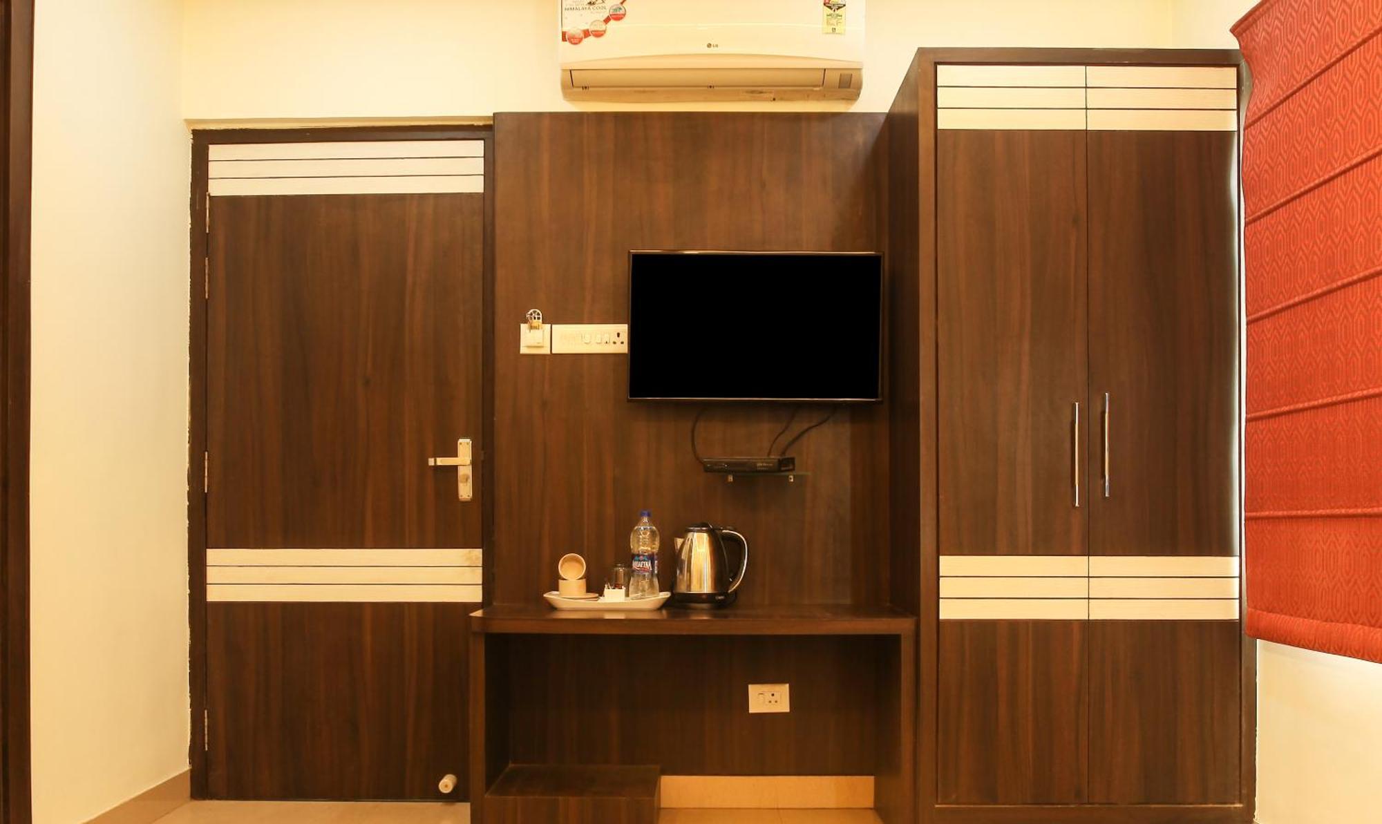 Hotel Janki International Sigra 2 Km From Kashi Vishwanath Temple 바라나시 외부 사진