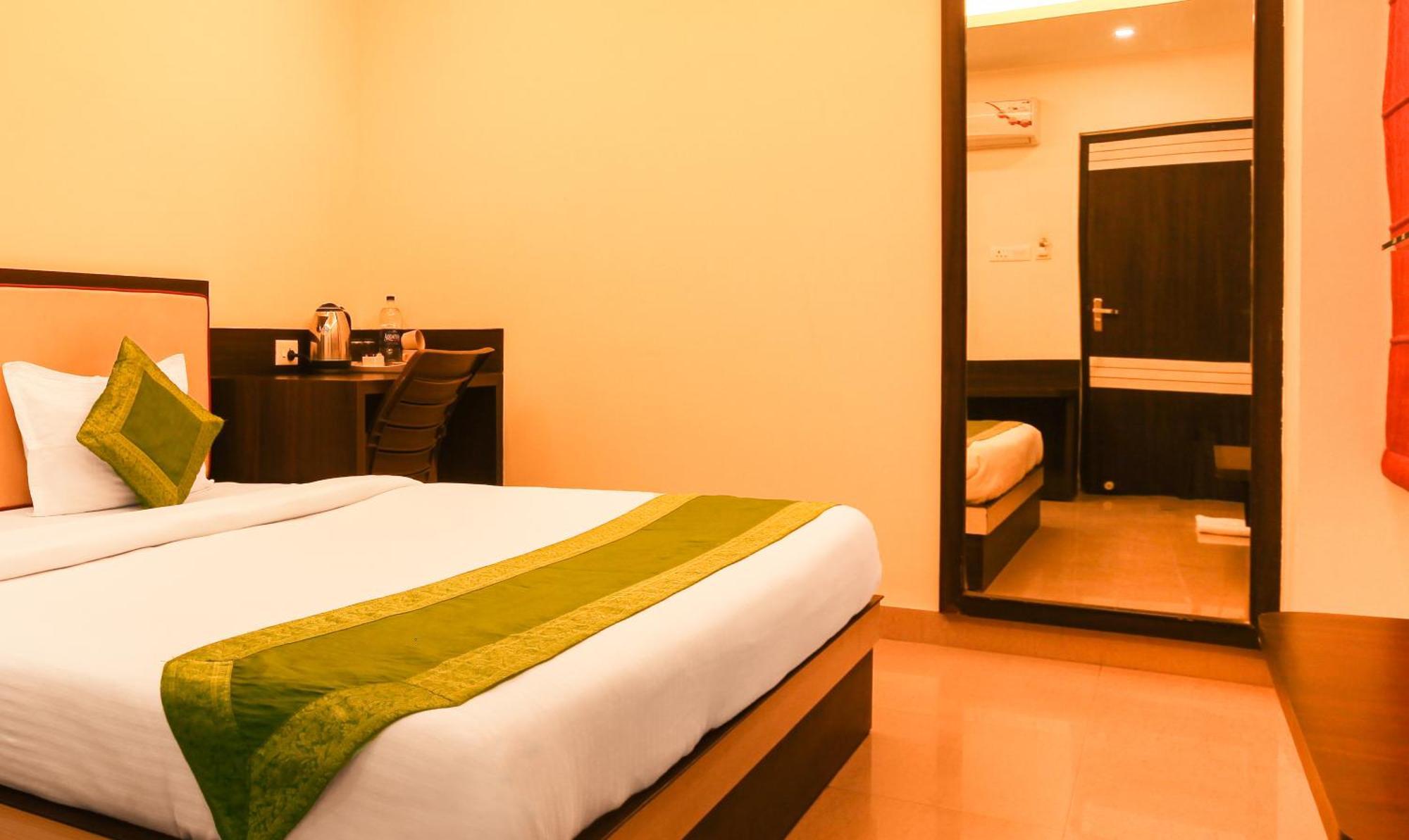 Hotel Janki International Sigra 2 Km From Kashi Vishwanath Temple 바라나시 외부 사진