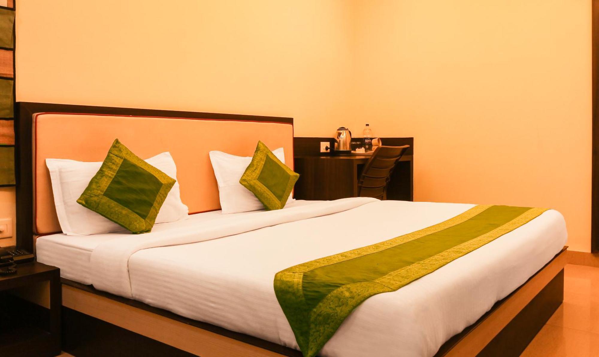 Hotel Janki International Sigra 2 Km From Kashi Vishwanath Temple 바라나시 외부 사진