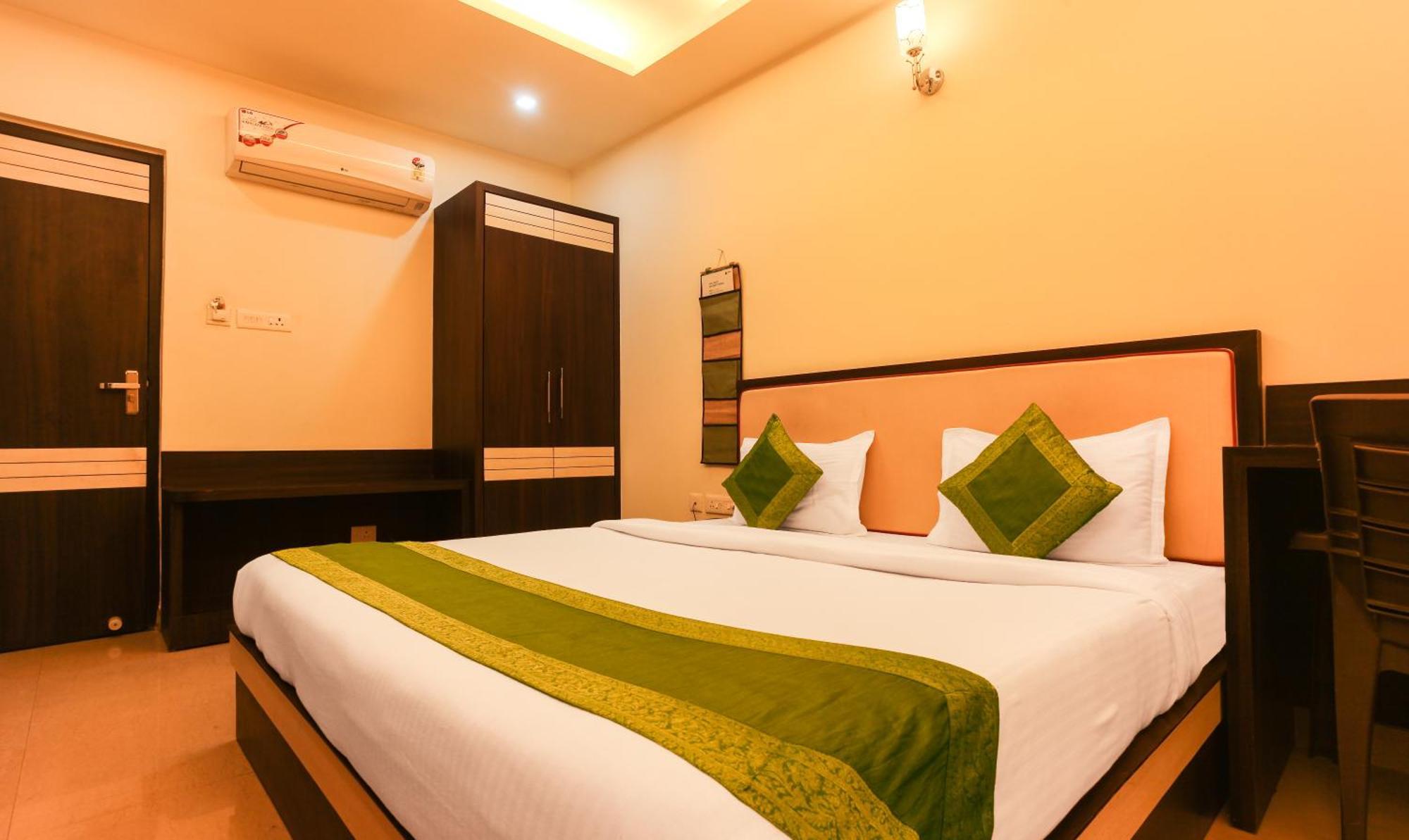 Hotel Janki International Sigra 2 Km From Kashi Vishwanath Temple 바라나시 외부 사진
