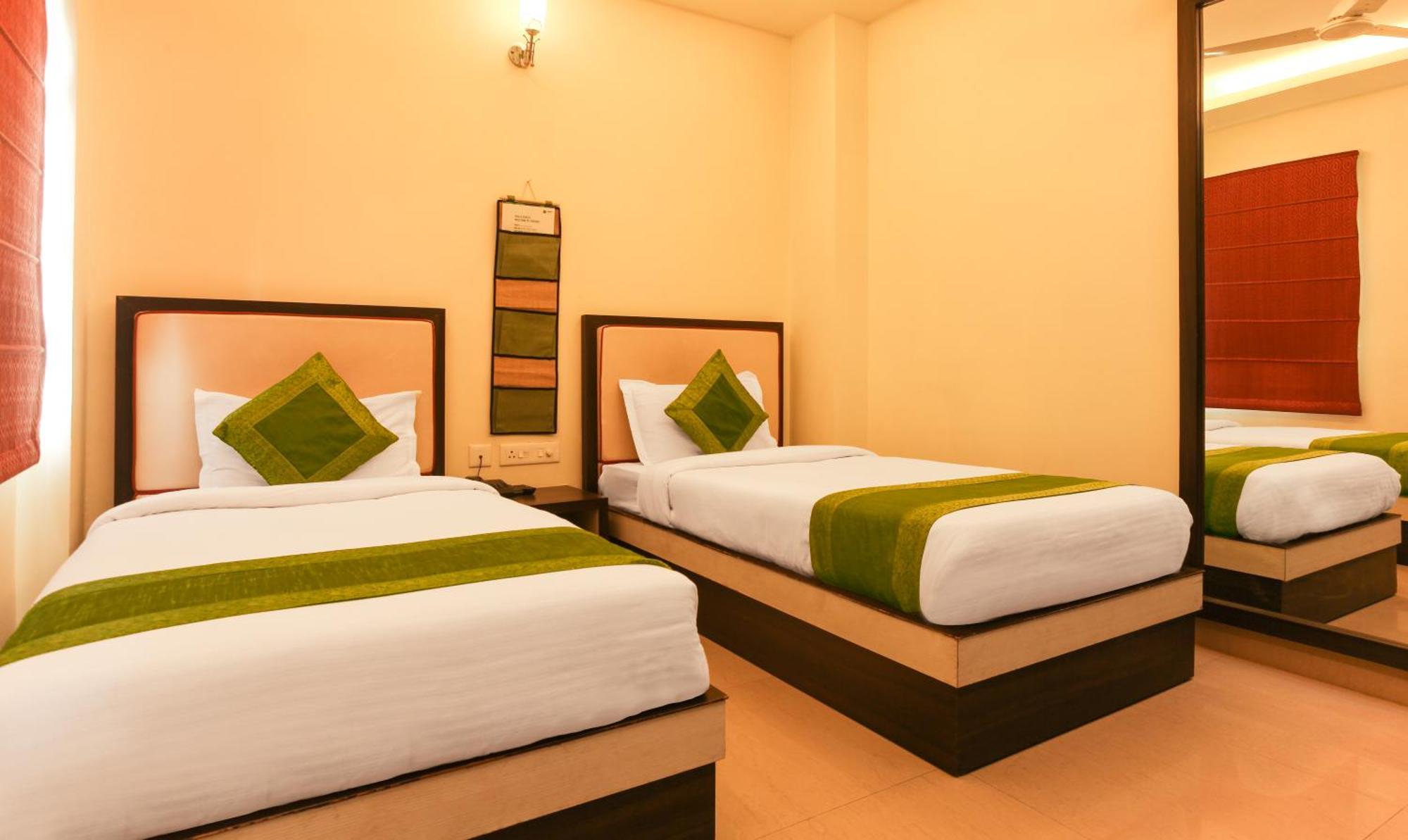 Hotel Janki International Sigra 2 Km From Kashi Vishwanath Temple 바라나시 외부 사진