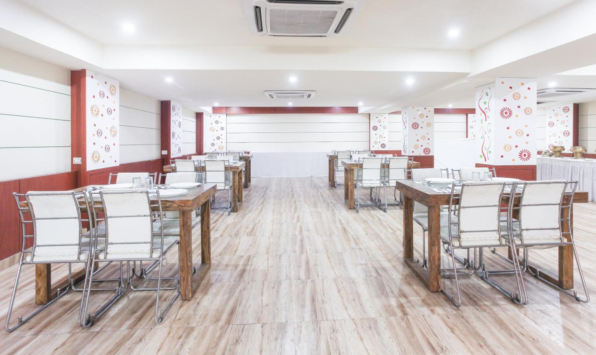 Hotel Janki International Sigra 2 Km From Kashi Vishwanath Temple 바라나시 외부 사진