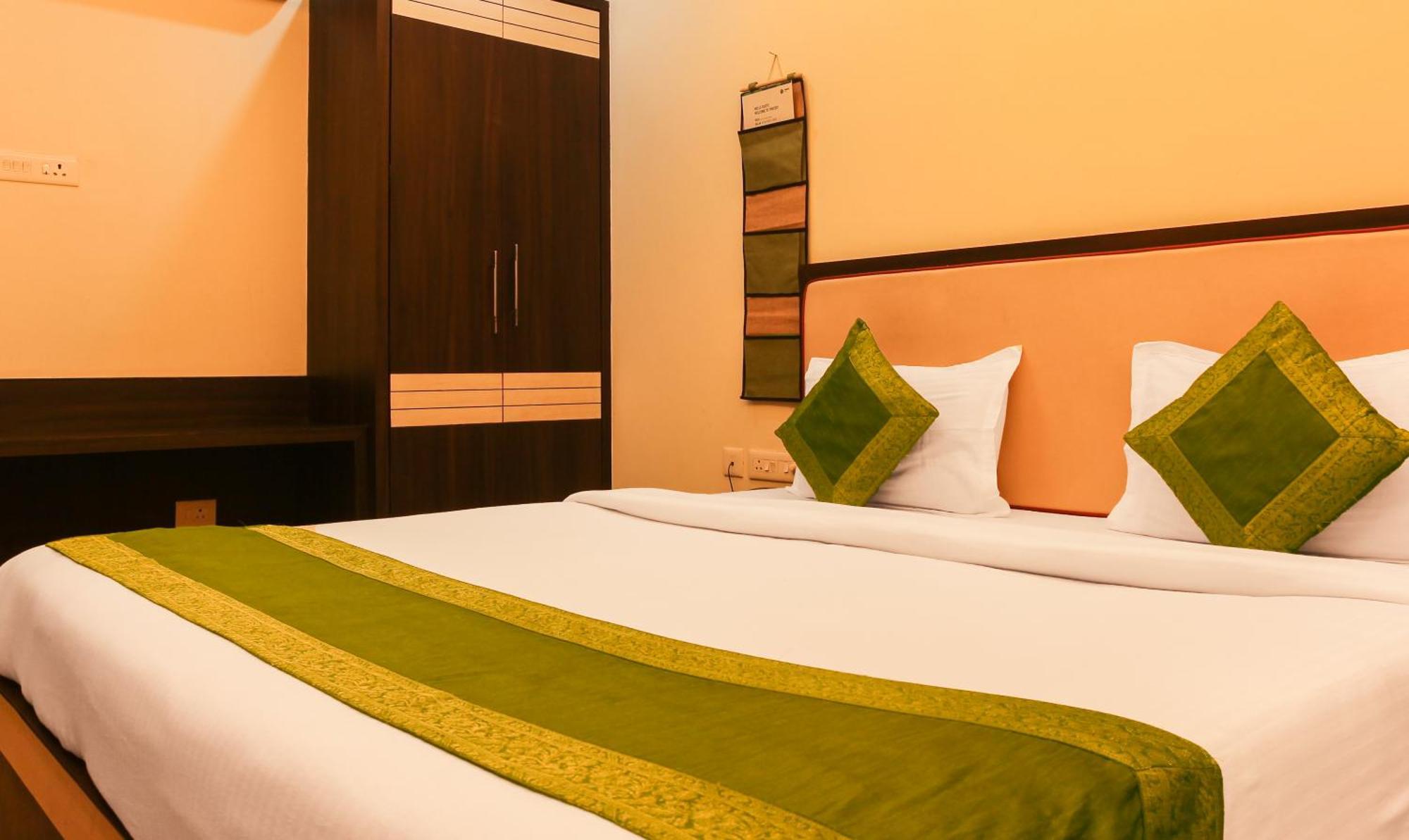 Hotel Janki International Sigra 2 Km From Kashi Vishwanath Temple 바라나시 외부 사진