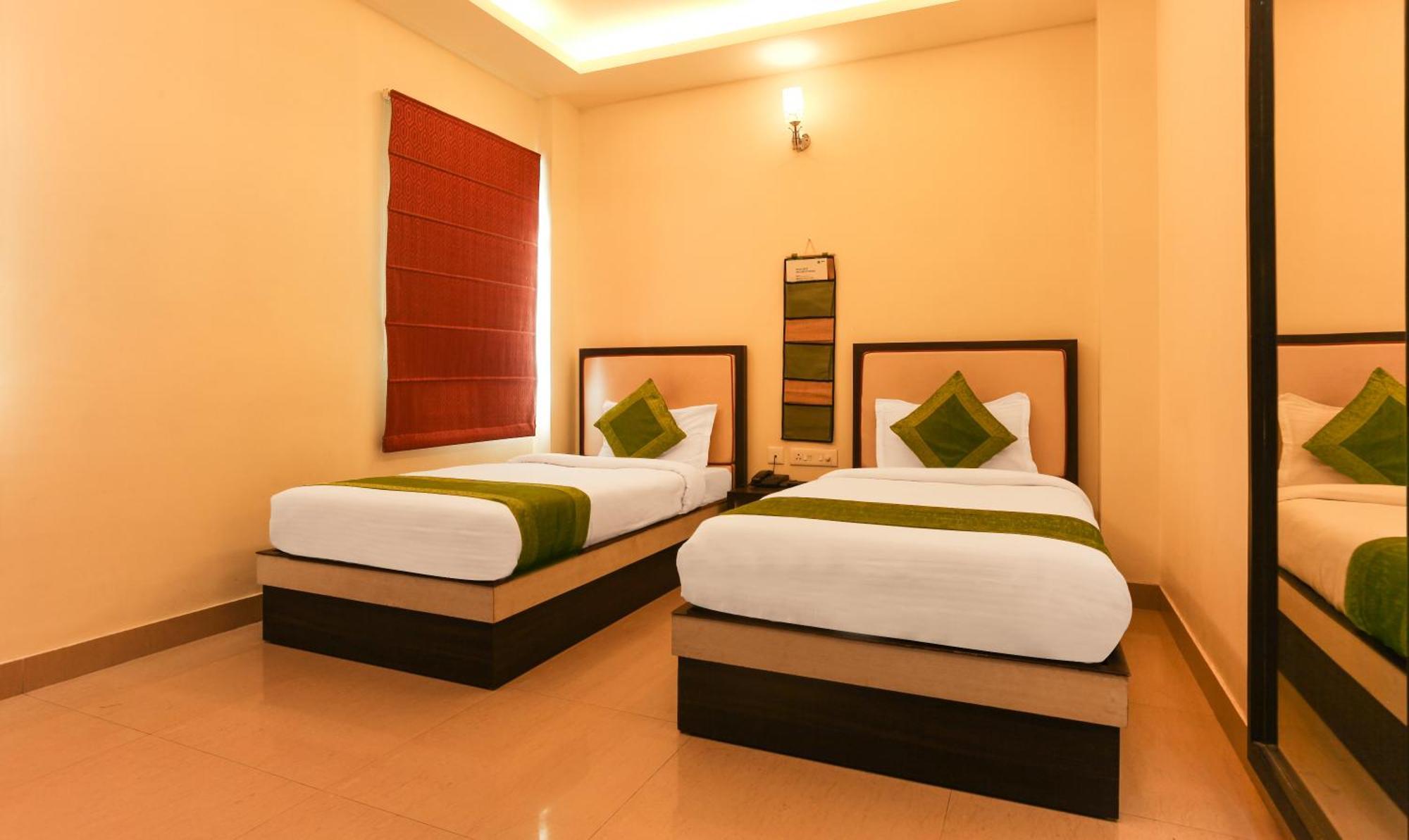 Hotel Janki International Sigra 2 Km From Kashi Vishwanath Temple 바라나시 외부 사진