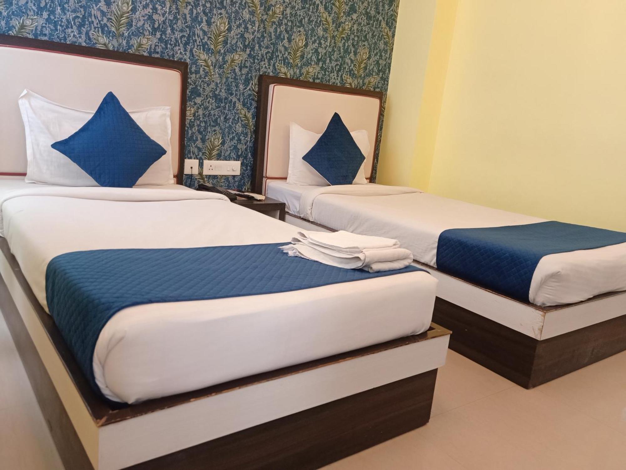 Hotel Janki International Sigra 2 Km From Kashi Vishwanath Temple 바라나시 외부 사진