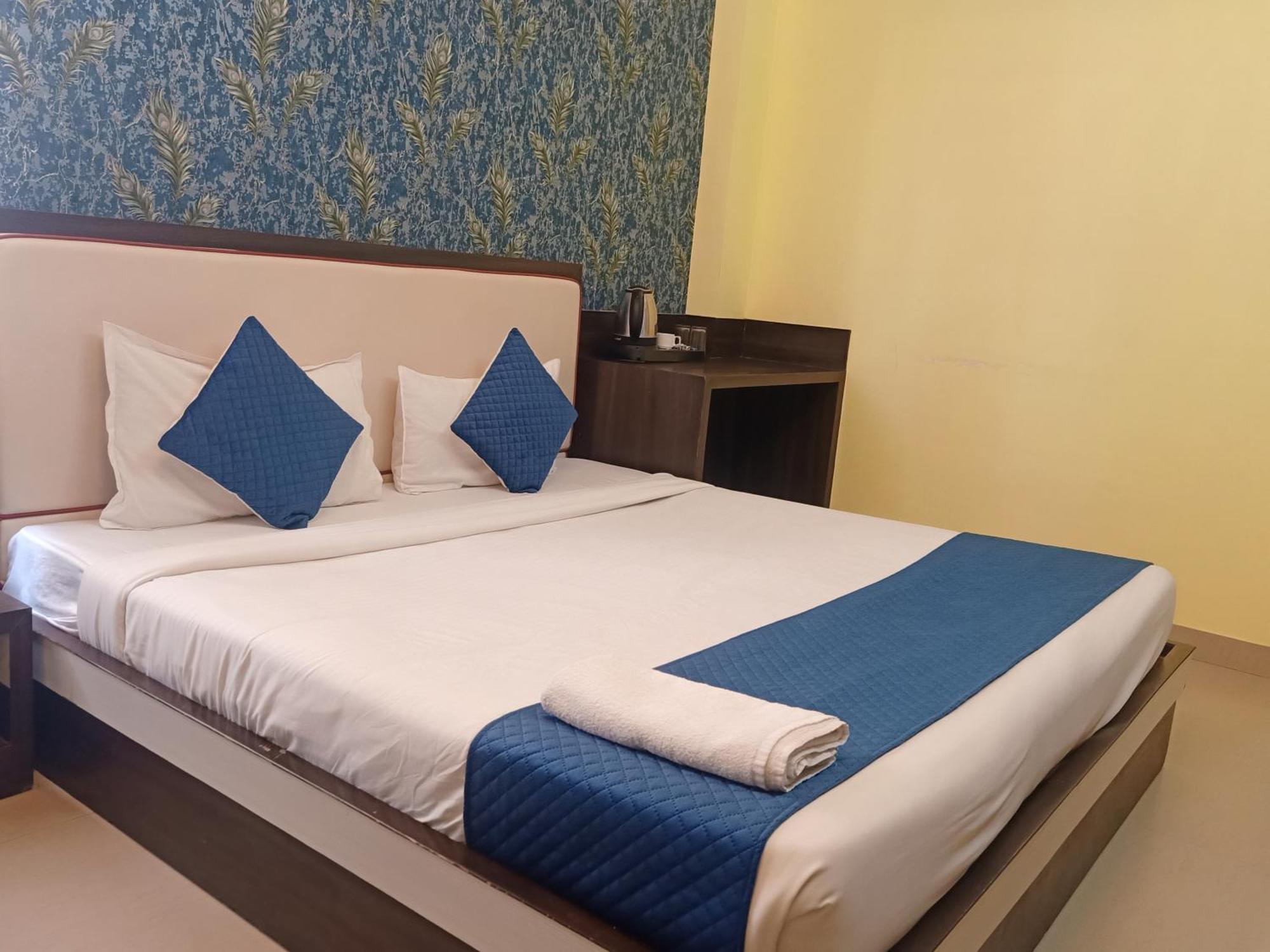Hotel Janki International Sigra 2 Km From Kashi Vishwanath Temple 바라나시 외부 사진