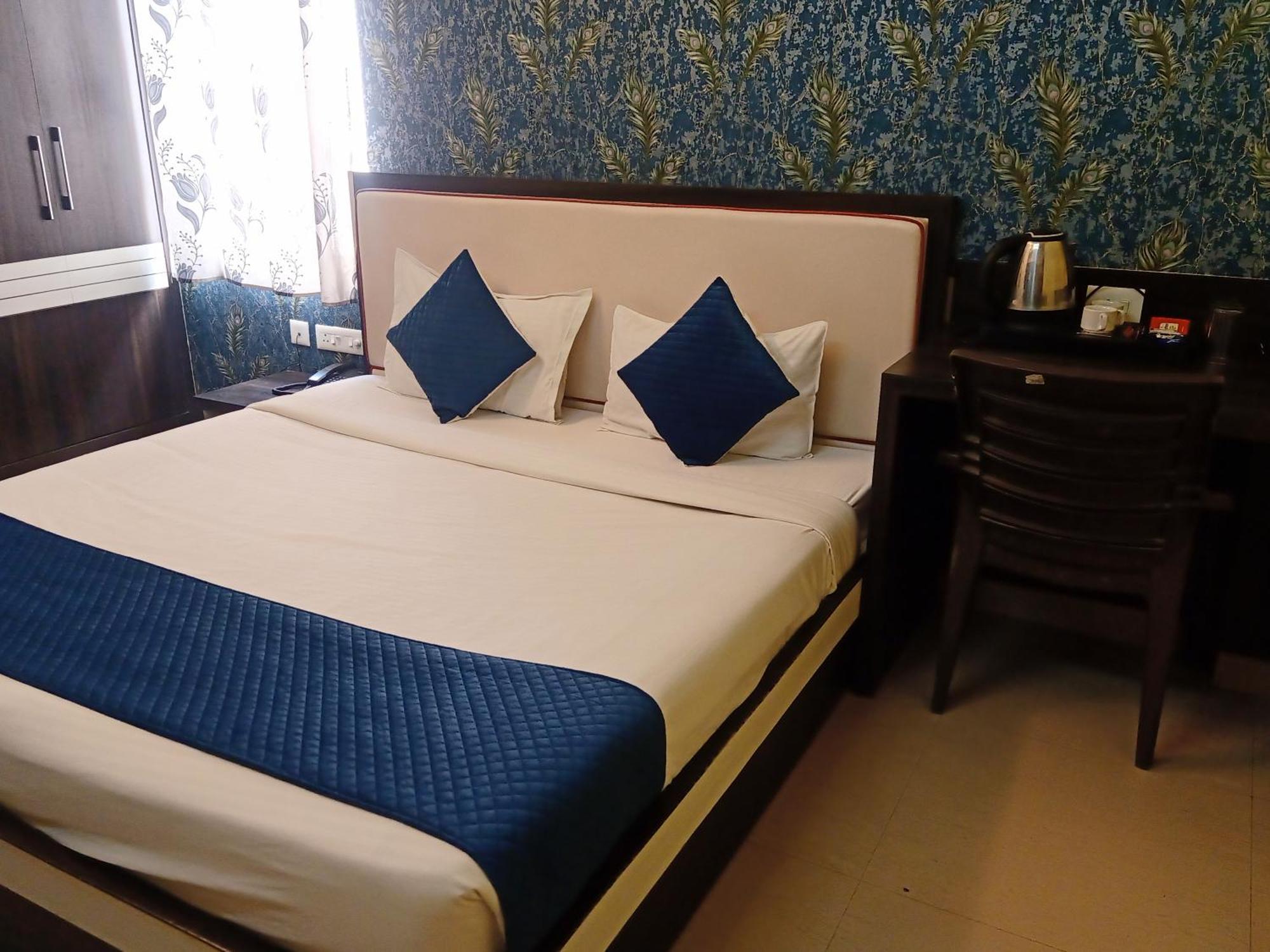 Hotel Janki International Sigra 2 Km From Kashi Vishwanath Temple 바라나시 외부 사진