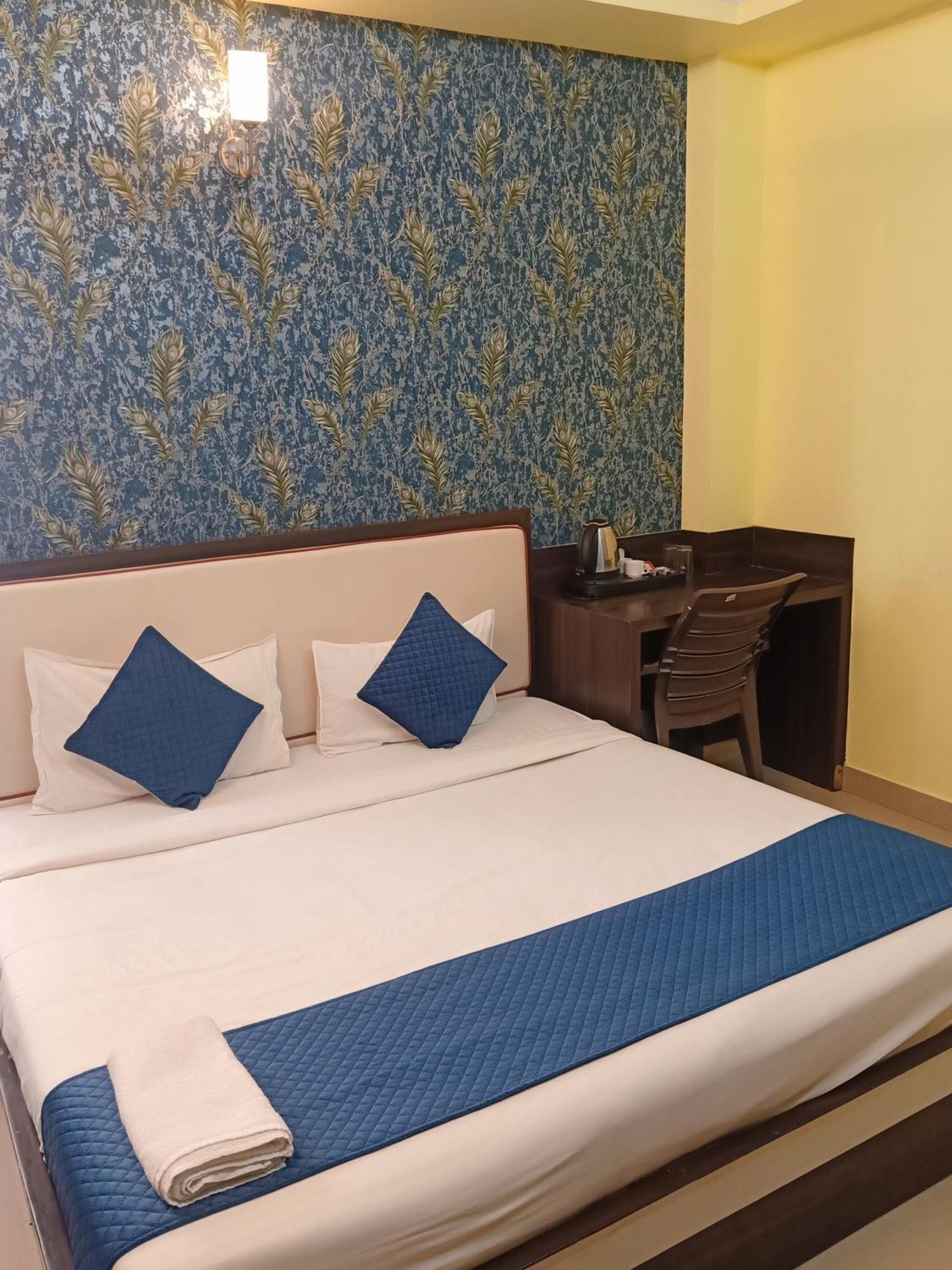 Hotel Janki International Sigra 2 Km From Kashi Vishwanath Temple 바라나시 외부 사진